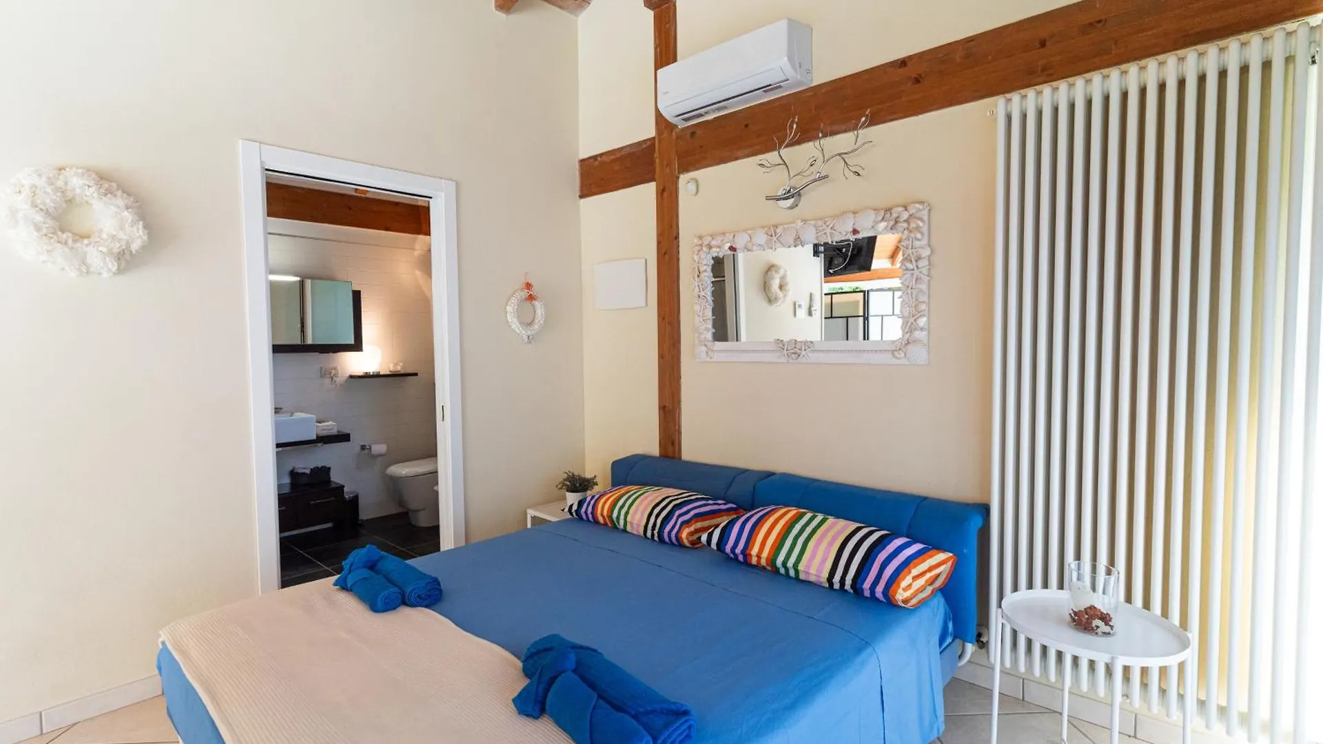 Villa Blue Moon Relais Santa Maria di Scacciano 0*,  Italia